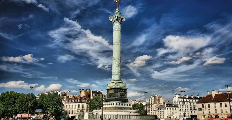 Quảng trường Bastille nổi tiếng ở thủ đô Paris